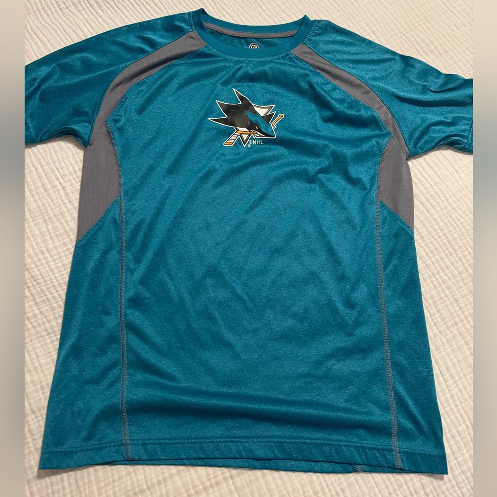 Woman’s San Jose sharks